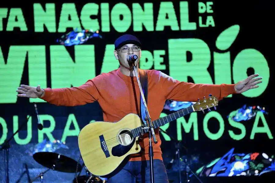 El vicegobernador presidió la 
apertura de la Fiesta de la Corvina