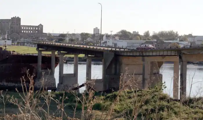 Por el puente Ezcurra