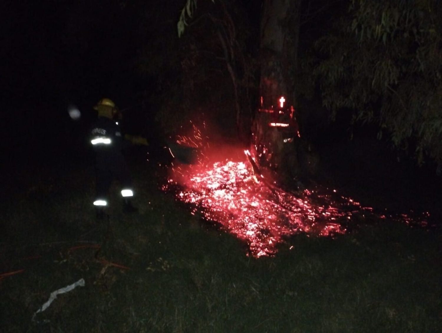 Por incendio de pastizal, se quemó un santuario  del Gauchito Gil en ruta 8