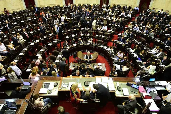 En un clima de tensión, el Gobierno de Macri busca aprobar la reforma previsional