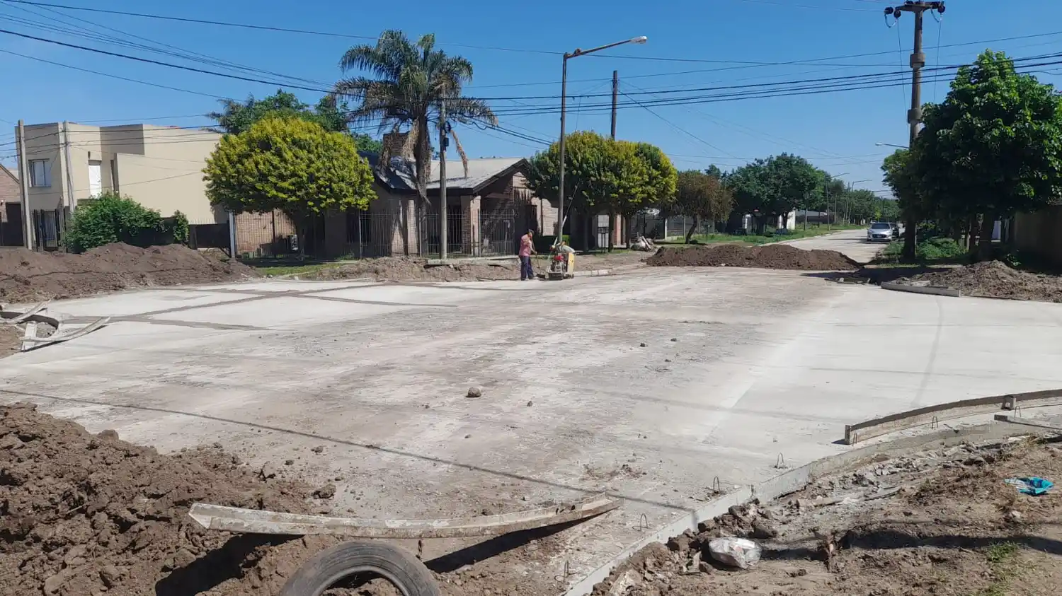 Las cuadrillas realizan trabajos de pavimentación.