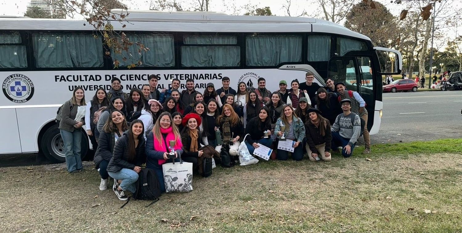 El equipo que representó a Veterinarias no solo se llevó el premio a la mejor universidad, sino que también obtuvo el primer puesto en la evaluación de la raza Criolla.