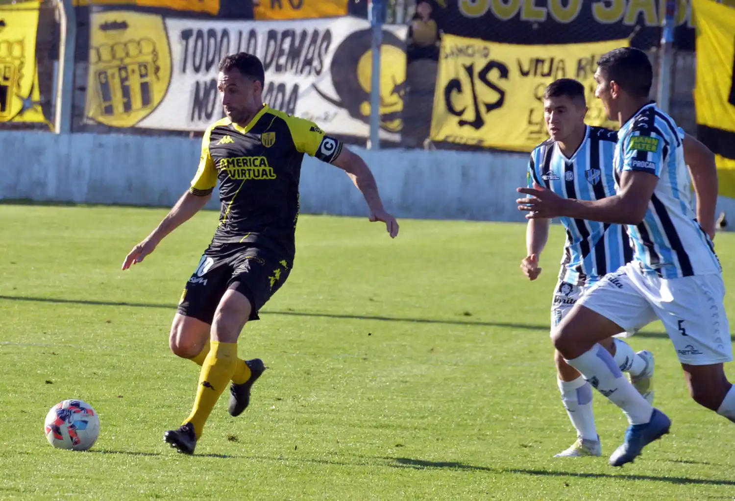 Mariano González regresa entre los titulares.