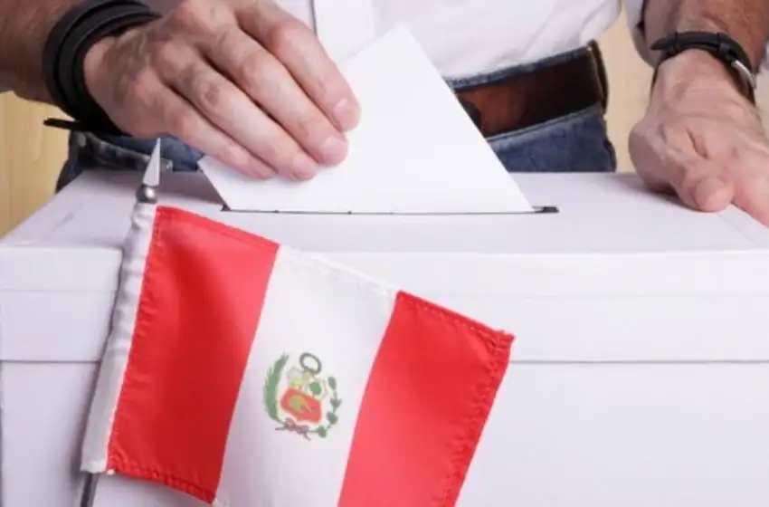 Perú elige presidente y Congreso en comicios condicionados por el coronavirus