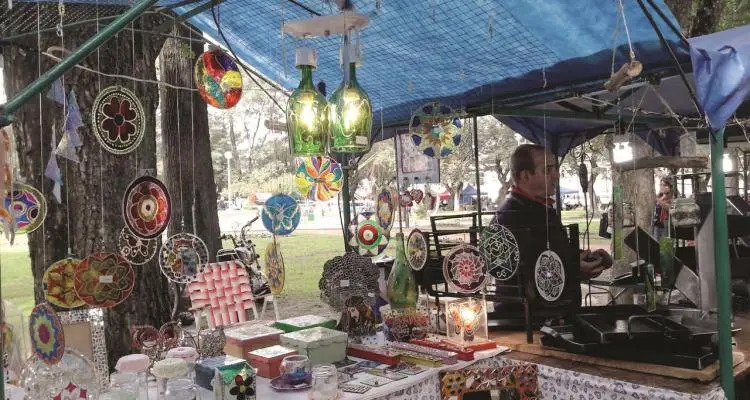Evangelina con espejos y mandalas