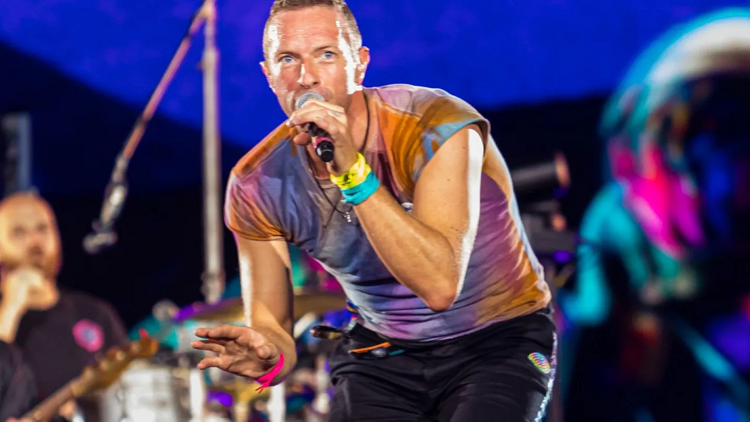 Coldplay hizo vibrar River y sorprendió tocando "De Música Ligera" 
