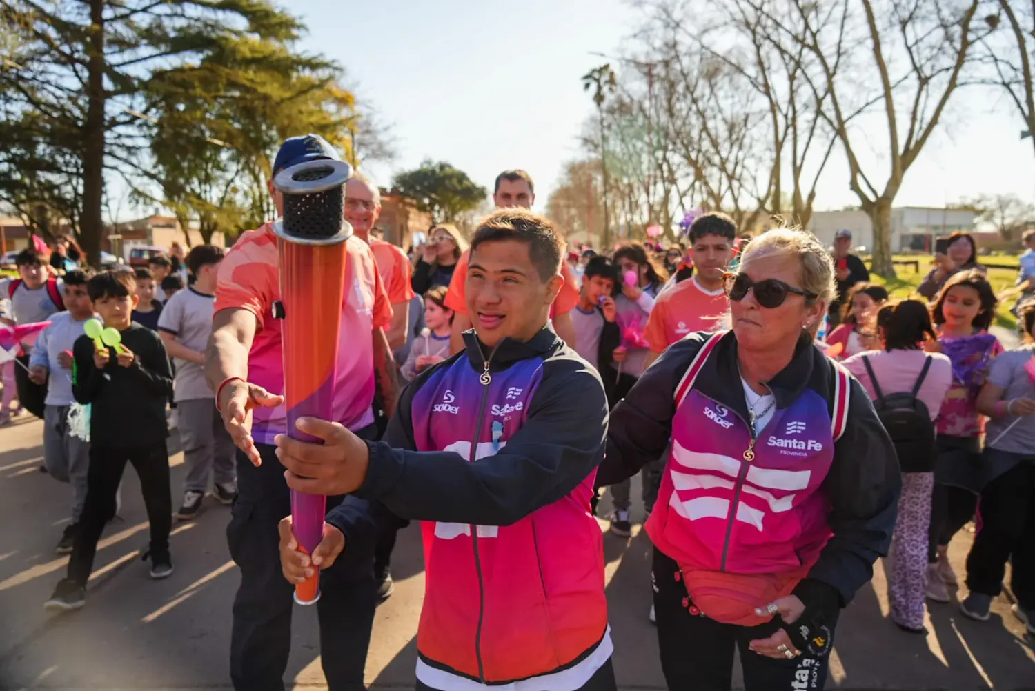 Armstrong se sumó a la cuenta regresiva de Santa Fe 2026 con el paso del Fuego Suramericano