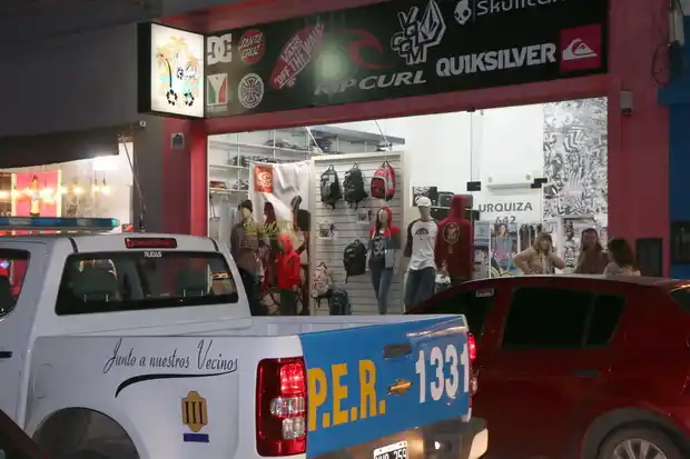 vuelven a asaltar un comercio a mano armada