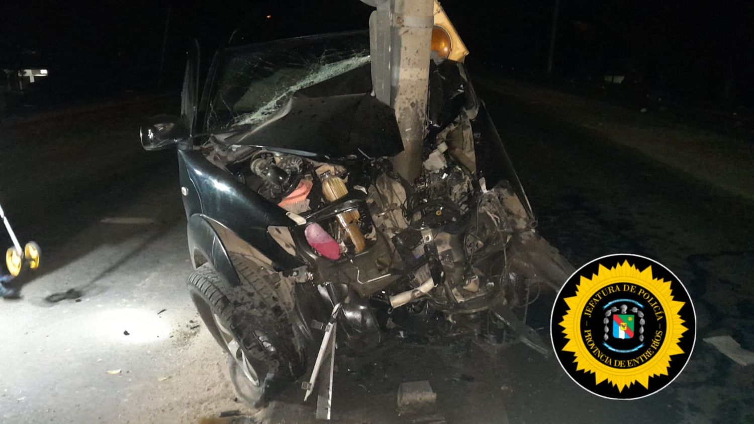 Accidente fatal en Victoria: un hombre perdió la vida tras impactar su camioneta contra un poste de alumbrado