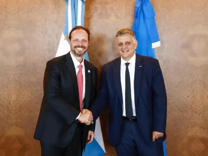 Sergio Mengoni, de TotalEnergies, y Horacio Marin, de YPF.