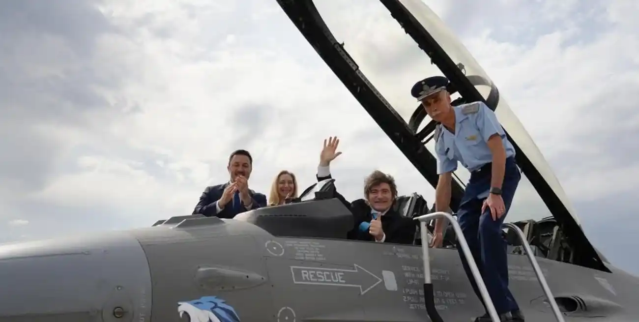 El presidente Milei en el acto que encabezó este sábado por la recepción de seis F-16 comprados a Dinamarca.  Domingo 7.12.2025  18:54