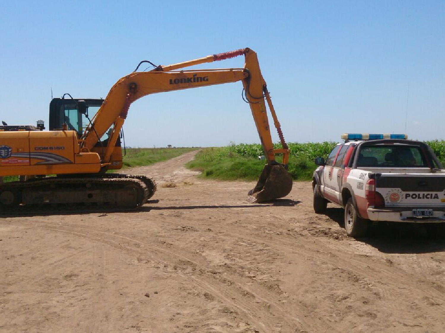 Polocía Ambiental tapó un canal clandestino en un campo de Las Varillas