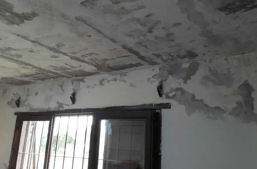 "Las filtraciones en los techos son el mayor problema que tenemos"