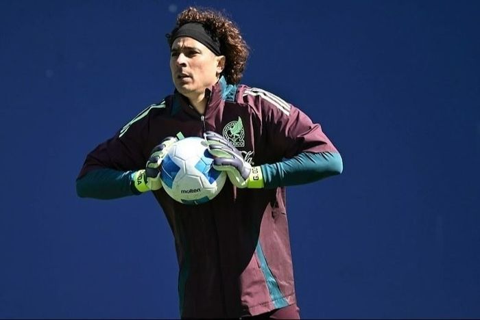 Otro de los grandes ausentes, Memo Ochoa
