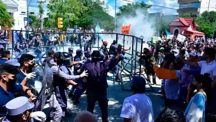 Protesta y represión en Formosa por la vuelta a fase 1: hubo heridos y detenidos