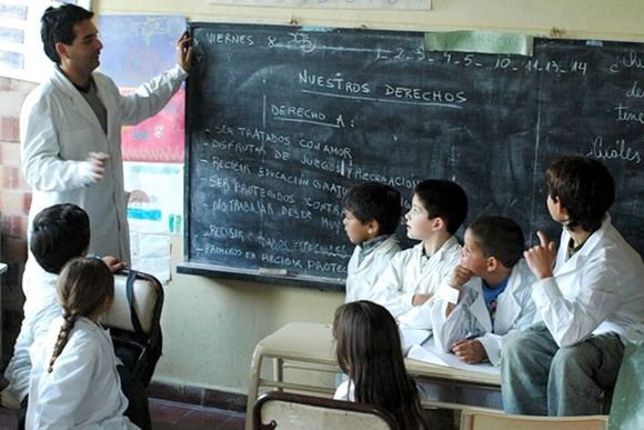 Provincia premiará a docentes con asistencia perfecta