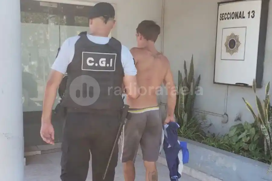 Quiso robarle la bici del patio, huyó y volvió acompañado para amenazarlo