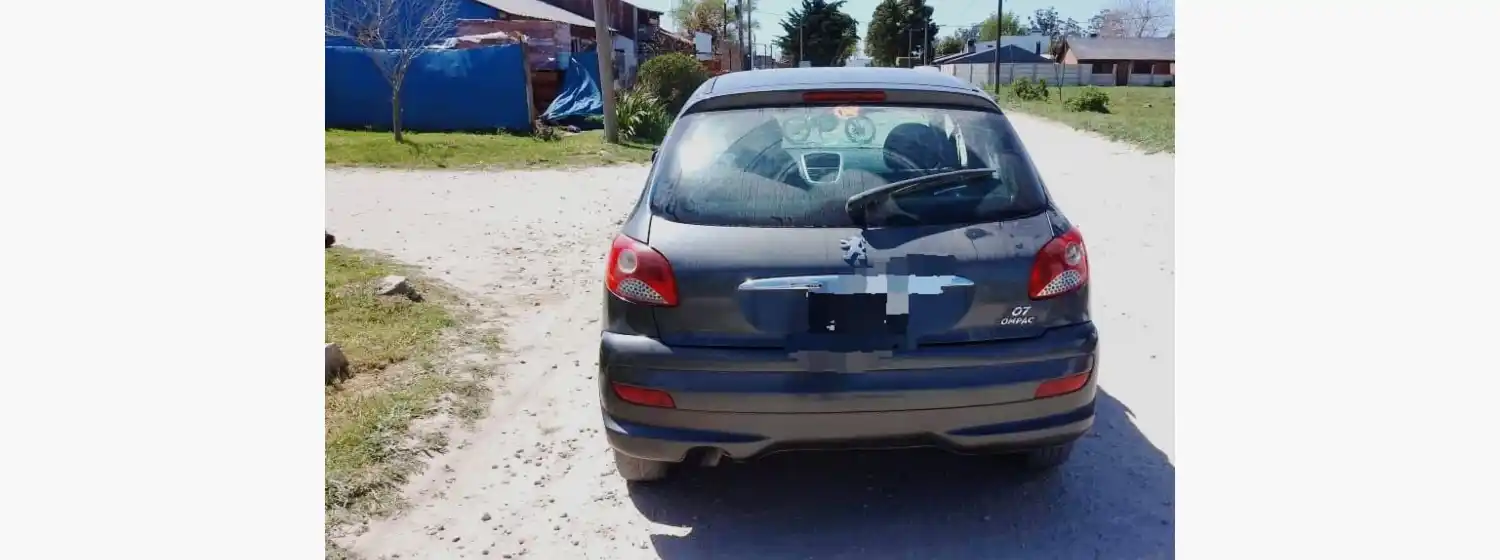 Chocó a una moto en la que viajaba una nena de 5 años y se incrustó en una casa