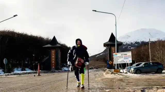 Perdió una pierna en un accidente y caminó 15 mil kilómetros hasta Ushuaia