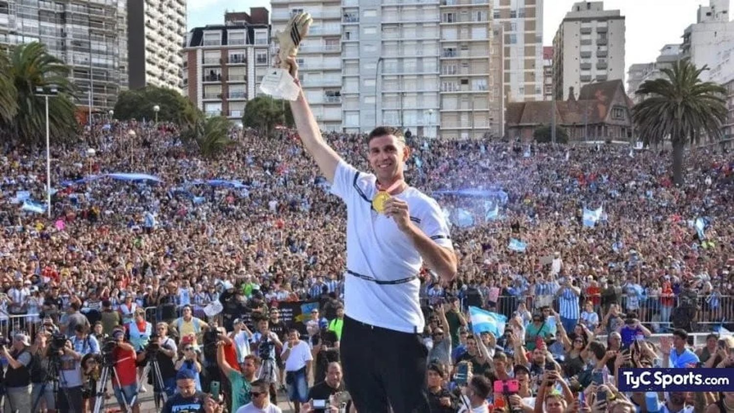 ¡Comételos, Dibu!: Emi Martínez, el bonaerense héroe del Mundial que se ilusiona con el premio "The Best" de la FIFA