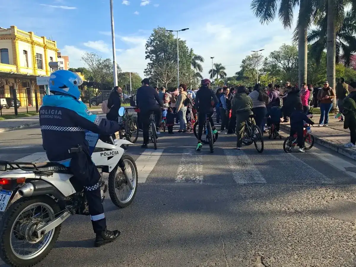 El jardín Juan Luis Rey disfrutó de una bicicleteada en la Costanera