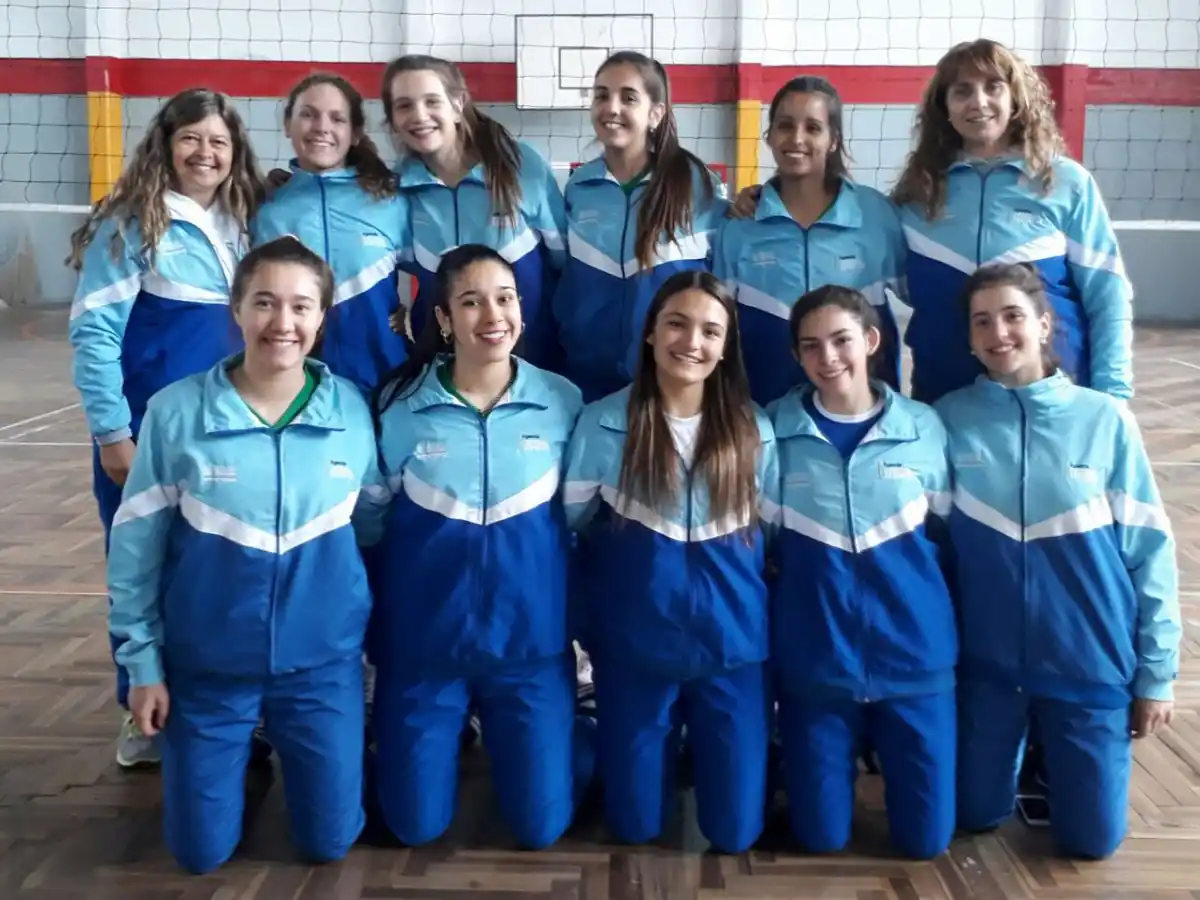 Las chicas del vóley tuvieron su primera alegría 