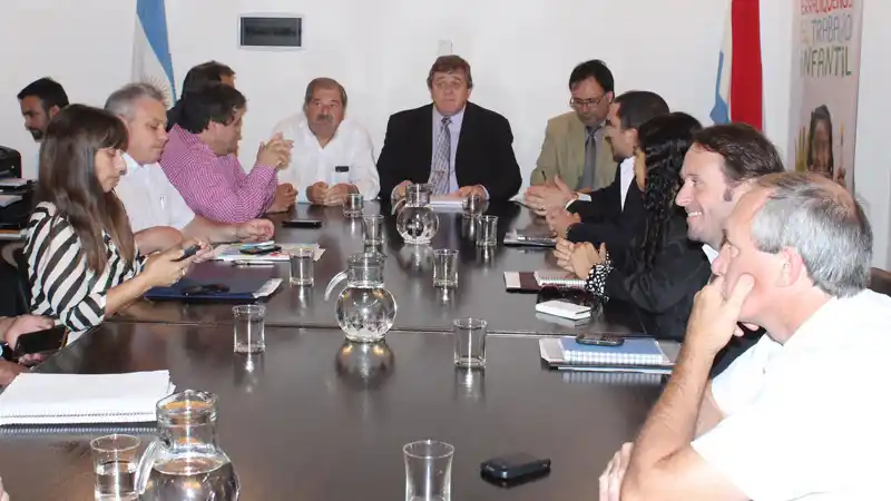 El Gobierno ofreció 24 % de mejora salarial para estatales entrerrianos