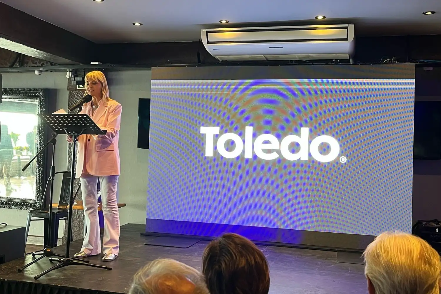 Teté Coustarot condujo el evento donde Toledo presentó su imagen para 2025.