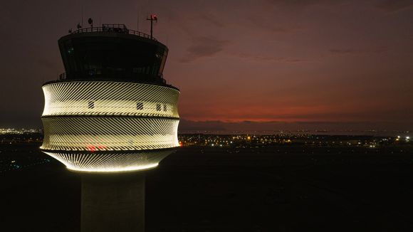 LAP asegura que distorsión óptica en la nueva torre de control del aeropuerto de Lima no impide operaciones nocturnas