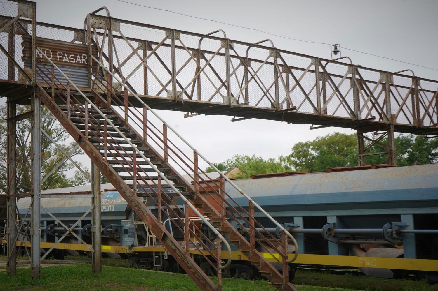 El puente de la estación Belgrano se encuentra cerrado.