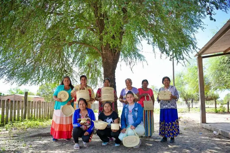 Solís visitó las comunidades originarias
de Cacique Coquero y Campo del Cielo