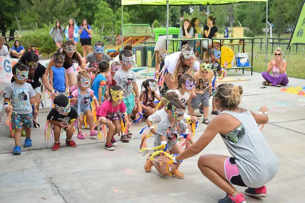 El Estado Presente: Abrió el ciclo de la Escuela de Verano para niños y adolescentes en Chascomús