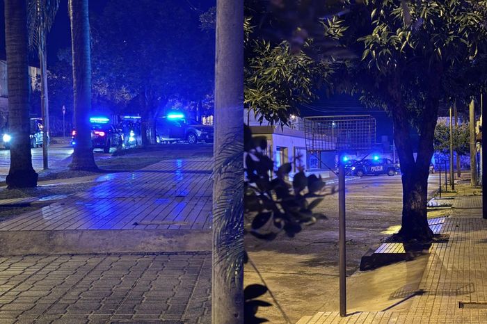 Disparos y fuerte despliegue policial en la madrugada en barrio Juan de Garay patrulleros policia