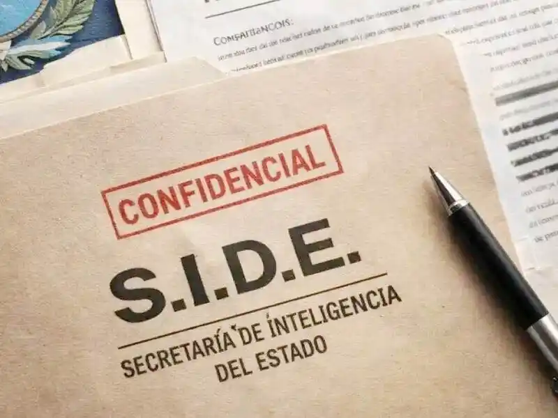 Alerta por facultades de detención de la SIDE: 
presentan hábeas corpus contra DNU de Milei