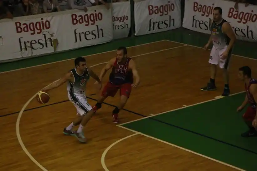 Olimpia silenció el gimnasio Académico