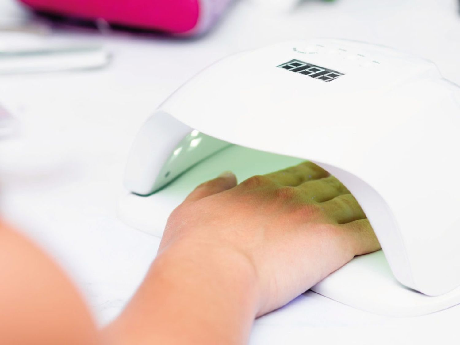 Las lámparas para secar esmalte y sus posibles riesgos para la piel