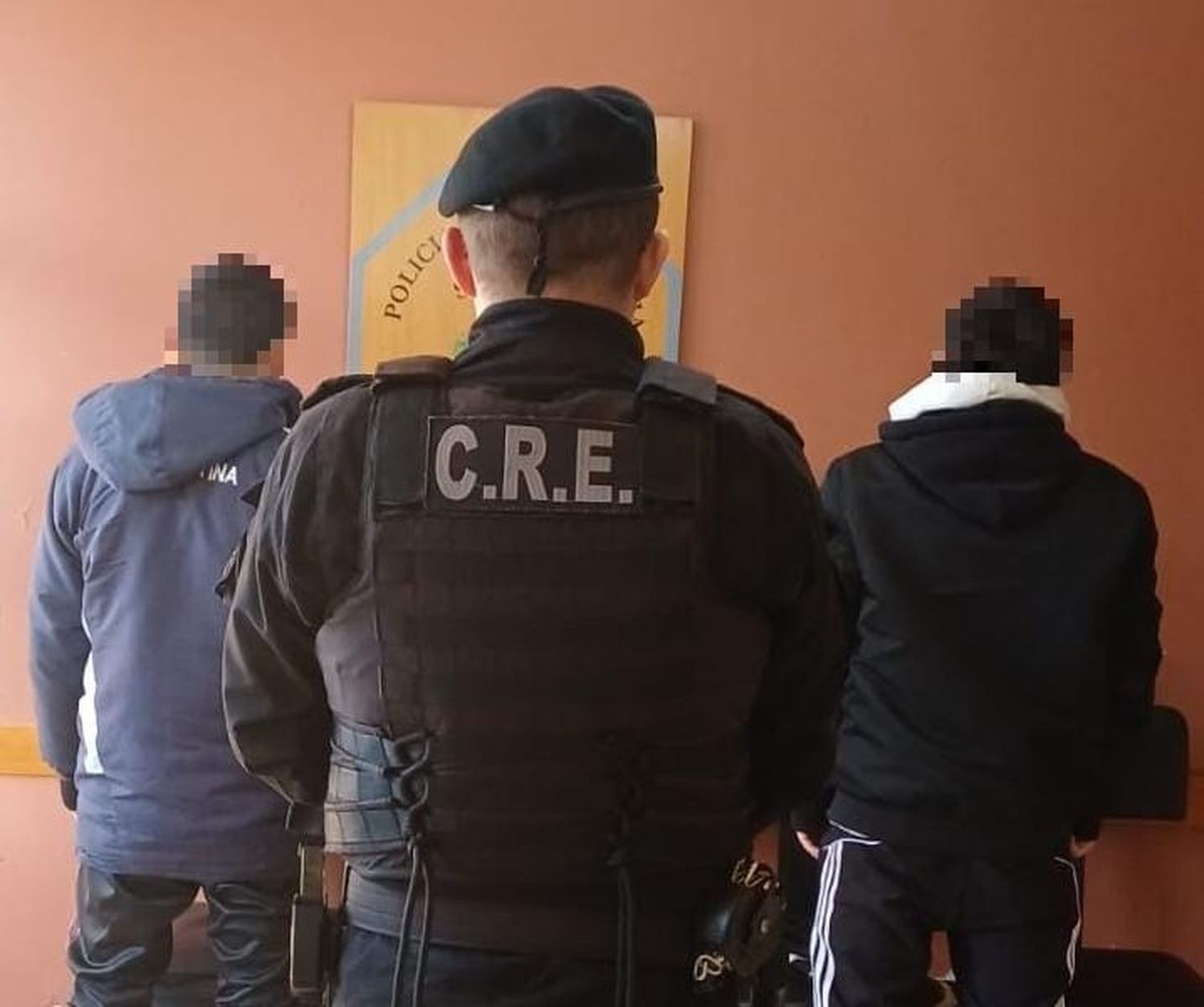 Operativos simultáneos en la región: secuestraron marihuana, municiones, un vehículo y hay dos aprehendidos - 4