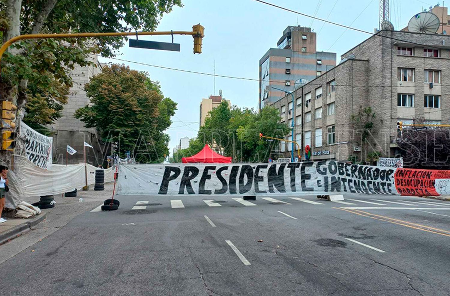 Acampe en el centro: "Desde diciembre venimos insistiendo y no nos queda otra que manifestarnos"