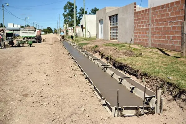Construyen cordón cuneta en Barreira entre Lamadrid y Barbería