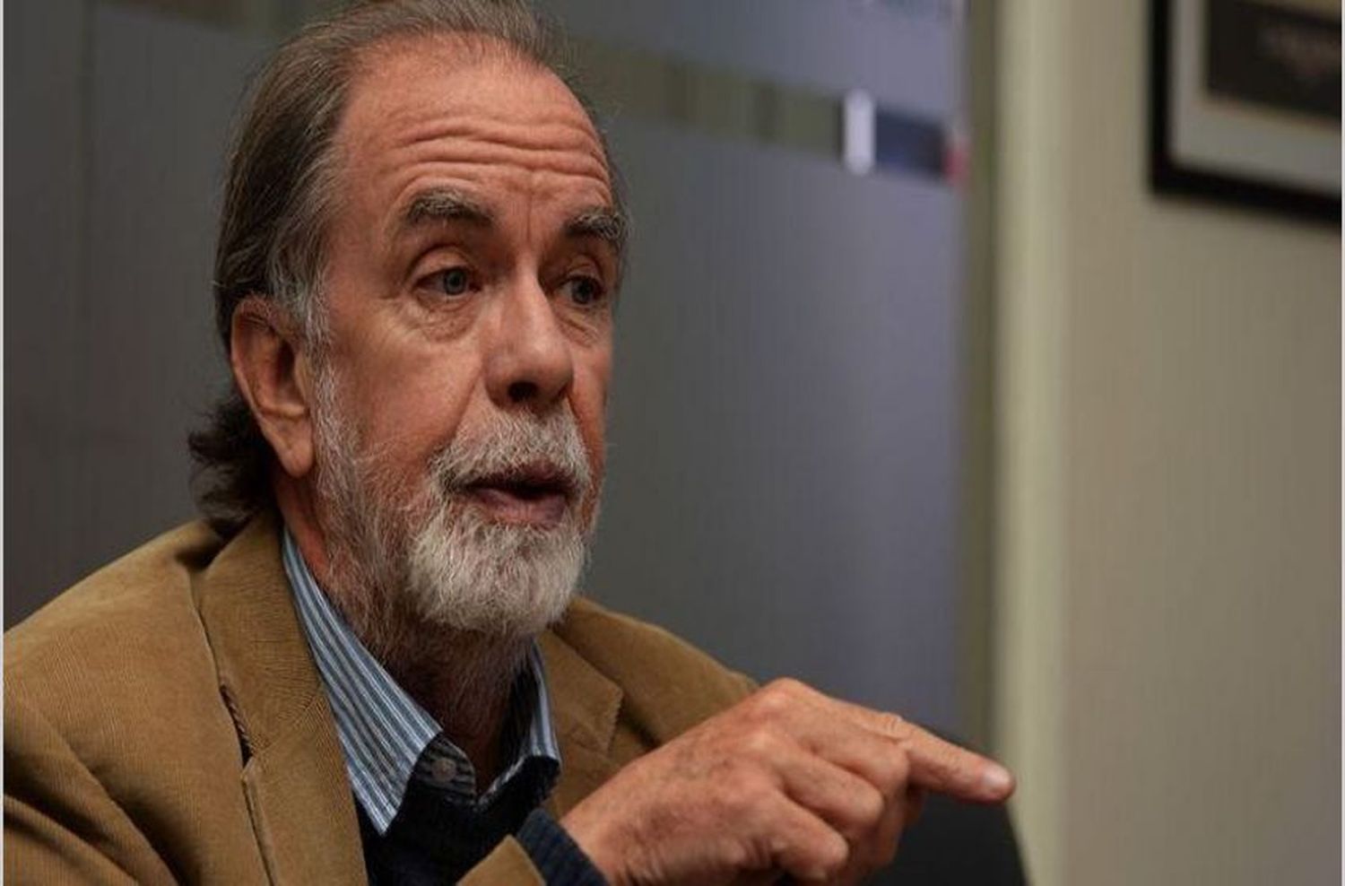 Javier González Fraga: “Otorgamos alivio financiero para los productores afectados por las inundaciones»