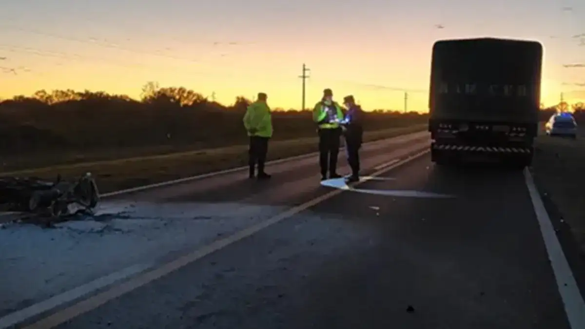 Un motociclista murió tras chocar contra un camión en la Ruta 12