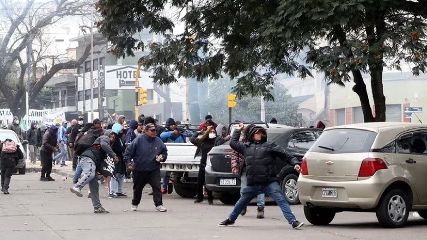 Jujuy arde: protestas, represión, heridos y cruces políticos