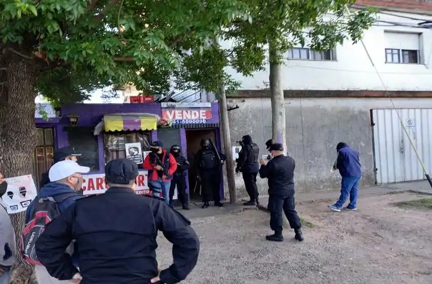 Importante despliegue en Puerto Norte: allanaron una casa por el robo a otra vivienda