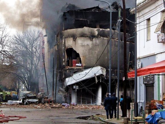 Demolerán el edificio incendiado en La Plata: peritajes, clausuras y una causa abierta