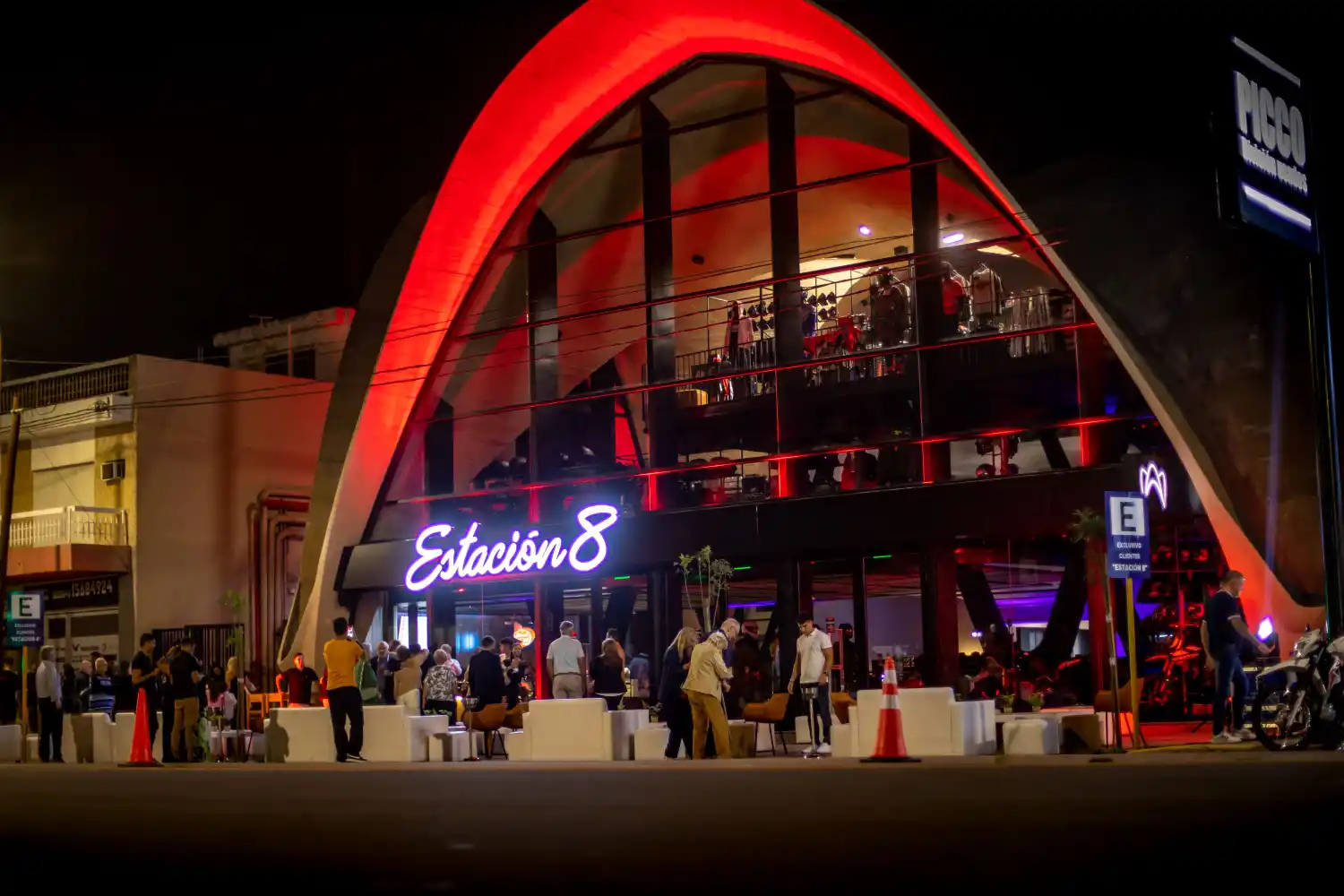 Estación 8, un antes y después en los comercios de la ciudad. Fotos: Leonel Lisa / Gentileza Estación 8