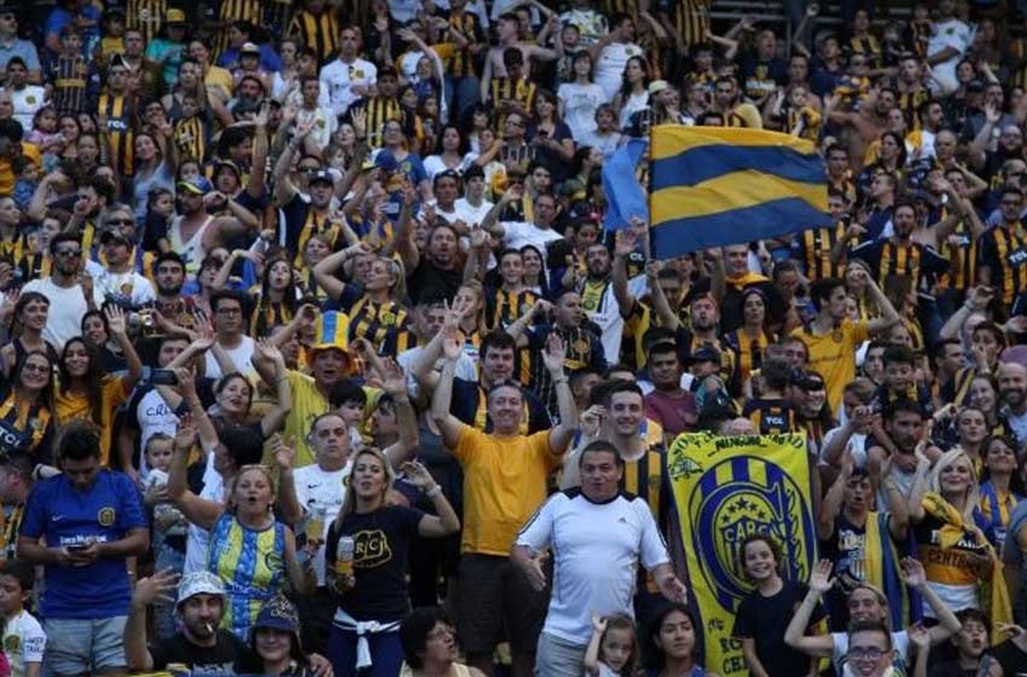 Atención canallas: Lanús habilitaría el ingreso del público visitante para el choque con Central