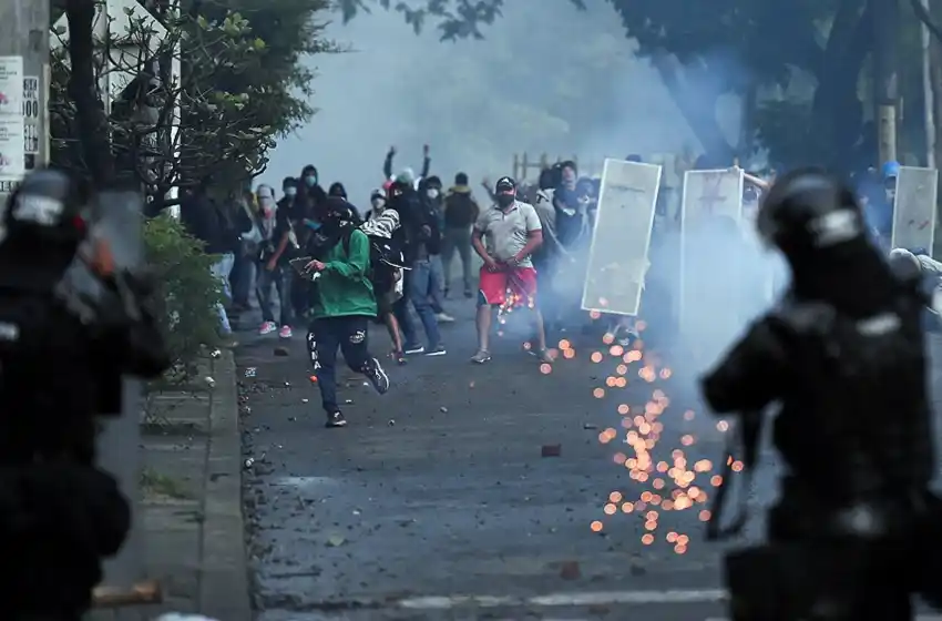 Crisis y represión en Colombia: al menos 19 muertos y 800 heridos