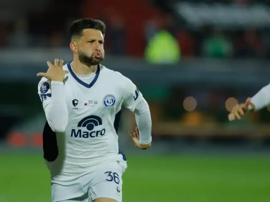 Ezequiel Bonifacio terminó emocionado tras el título de Independiente Rivadavia.