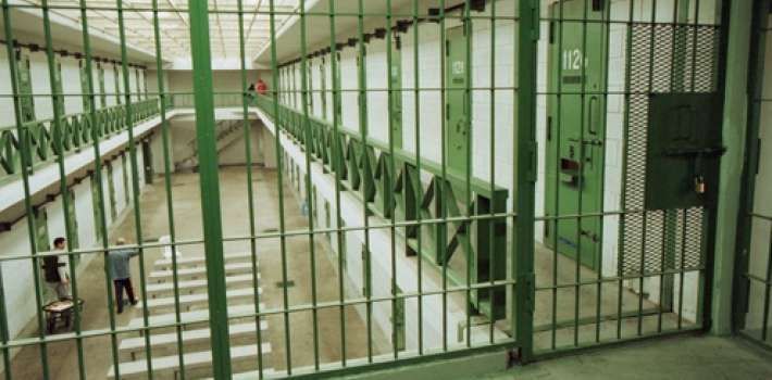 Feroz pelea de presos en la Unidad Penal N°11 de Baradero: Un interno grave y varios heridos