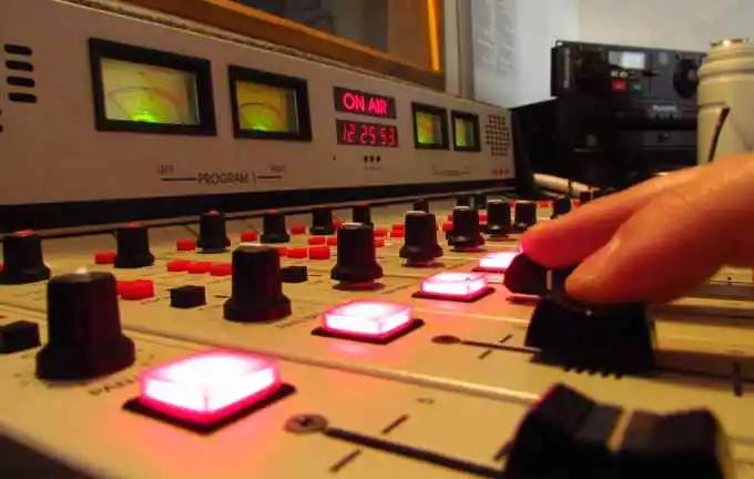 Hoy comienzan a emitirse los spots de campaña política